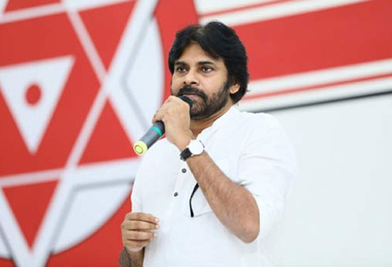 అన్నీ గమనించే రాజకీయాల్లోకి వచ్చా:పవన్‌